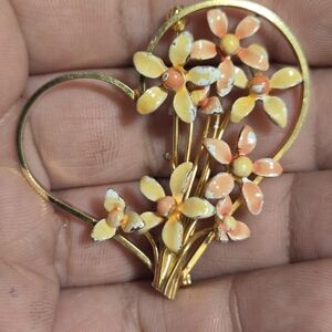 Charming Gold Floral Heart Brooch